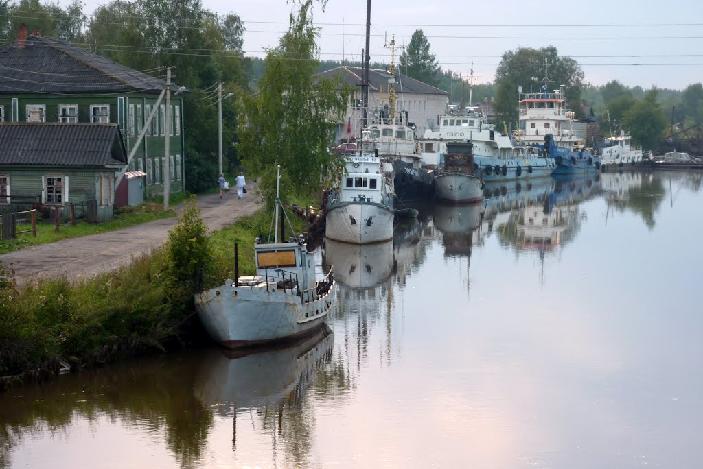 On this "Parking"  is very closely :) Vytegra River / река Вытегра — на этой "парковке" весьма тесно :)