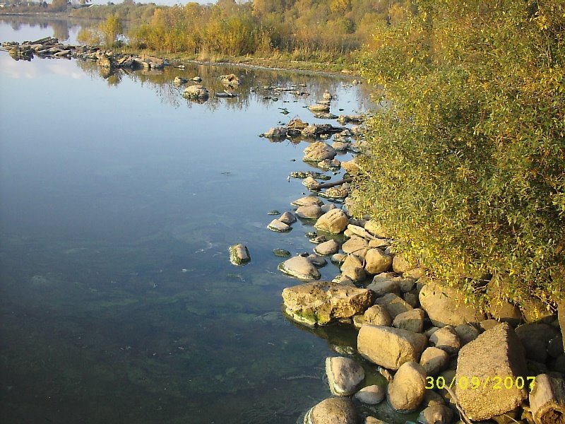 Stones under pier right