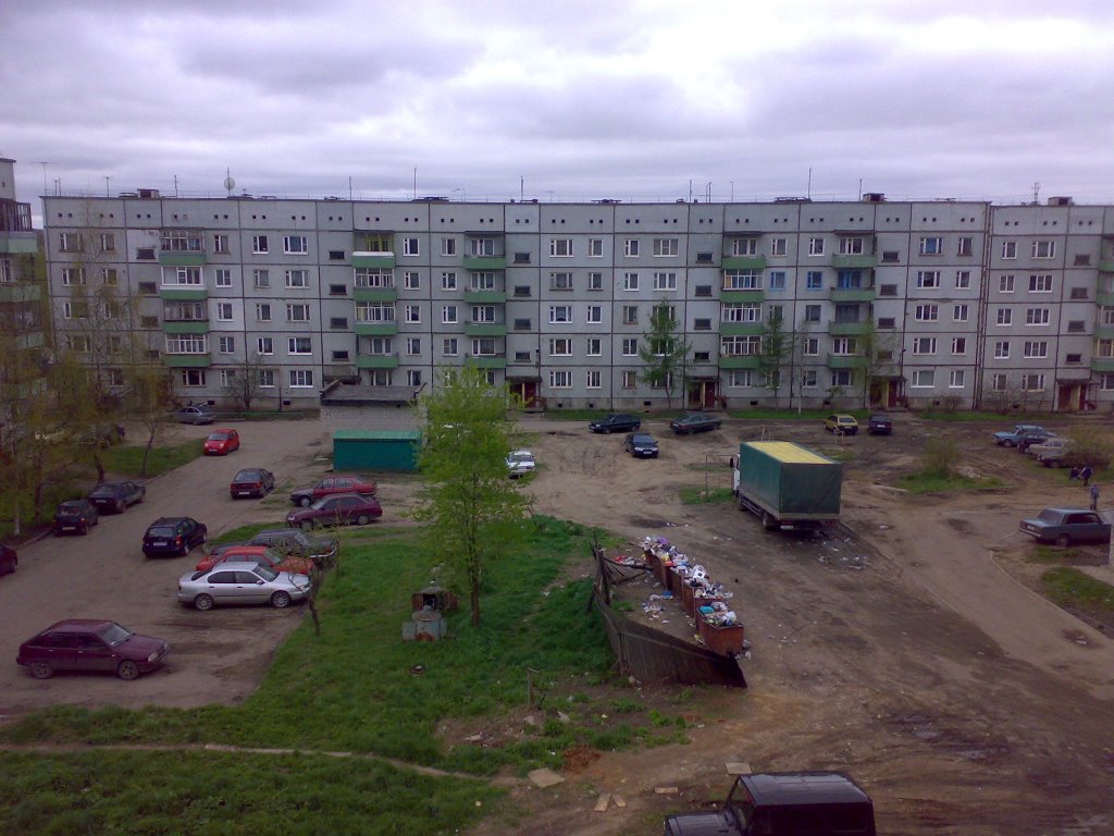 Двор на ул. Набережная Свободы