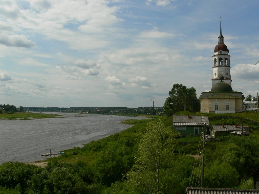 Берег Сухоны, Успенская церковь в Тотьме