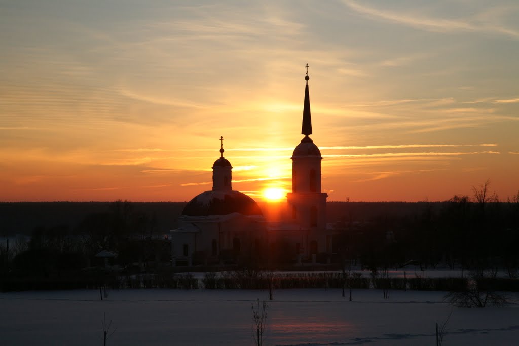 Солнце заходит.
