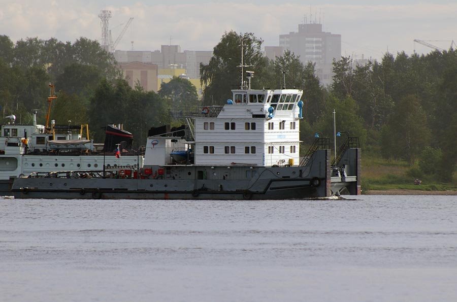 Буксир-толкач "Лименда" ("БТП") отправился обратно на комбинат / The tow-pusher "Limenda" ("BTP") has gone back to the combine (22/07/2007)