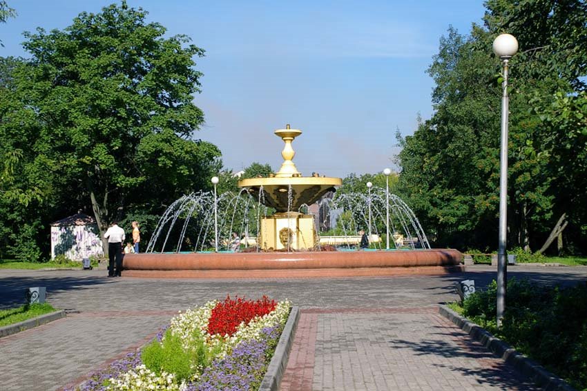 Фонтан в Комсомольском парке / Fountain in the Komsomol park (22/07/2007)