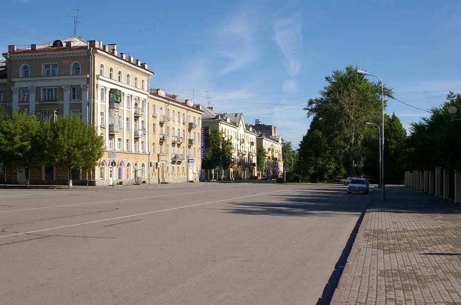 Вид на улицу Верещагина от памятника В.И.Ленину / View of Vereschagins street from Lenins monument (22/07/2007)