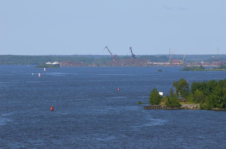 Вид на реку Шексна, причалы АО "Северсталь" / View of the Sheksna river, moorings of the joint-stock company "Severstal" (22/07/2007)