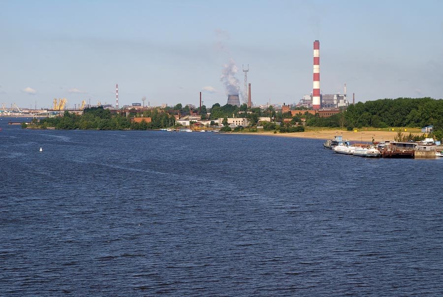 Вид на реку Шексна, пристань "Ломоносова", АО "Северсталь" / View of the Sheksna river, the quay "Lomonosovs", the joint-stock company "Severstal" (22/07/2007)