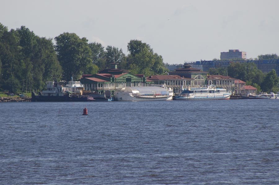 Вид на речной вокзал, плавучий дельфинарий / View of the River station and a floating delphinarium (22/07/2007)