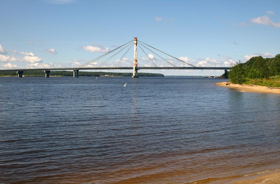 Вид на реку Шексна в сторону устья и Октябрьский мост / View of the Sheksna river towards its mouth and the October bridge (22/07/2007)