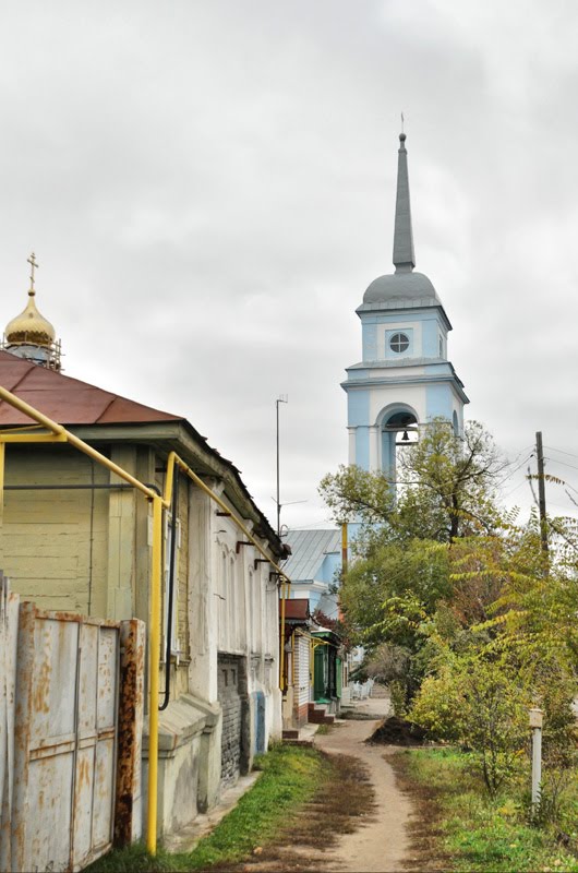 Дворы у церкви