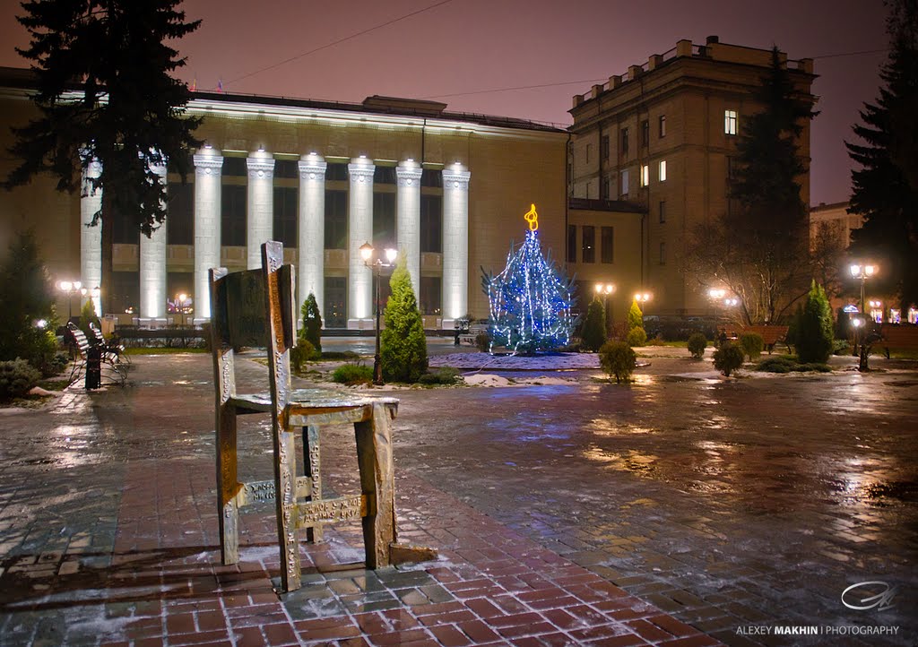 For best waiting for the real winter its better to have a sit on the chair / Настоящую зиму удобнее ждать сидя на стуле "От жлобства"