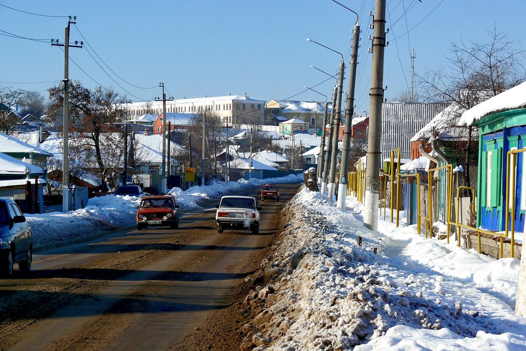 1-е Мая. Центральная улица города.