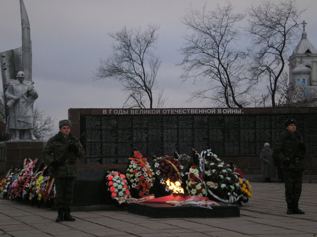 Памятник Неизвестному Солдату на площади Ленина