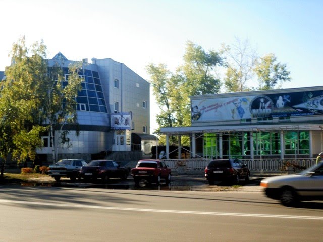 Кинотеатр Мир и банк