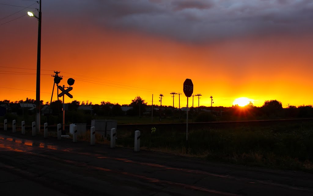 Sunset on Railroad - Переезд