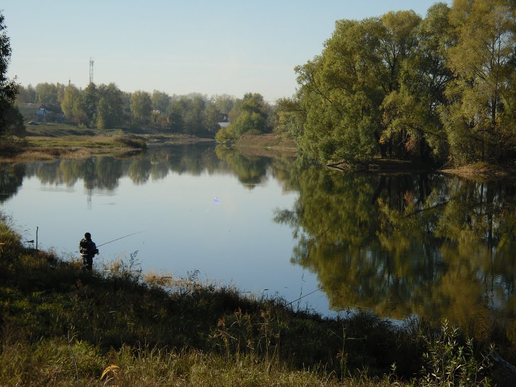 У плотины