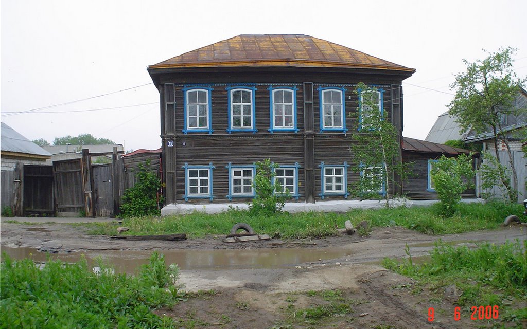ул. Красноармейская. Купеческий дом XIX века. Merchant House, XIX cent.