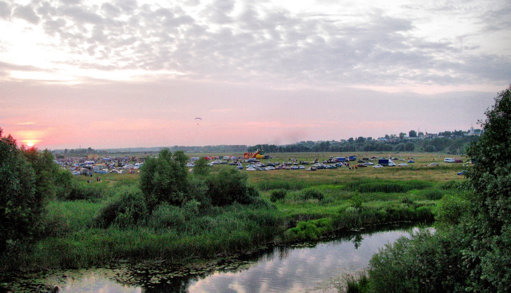 Луга в день района