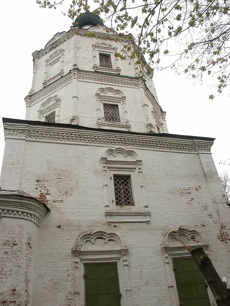 Россия: Нижегородская область: Балахна: церковь Троицкая; 10:18 09.05.2006