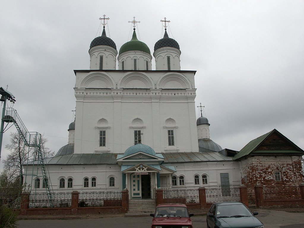 Россия: Нижегородская область: Балахна: церковь Рождества Христова; 10:30 09.05.2006