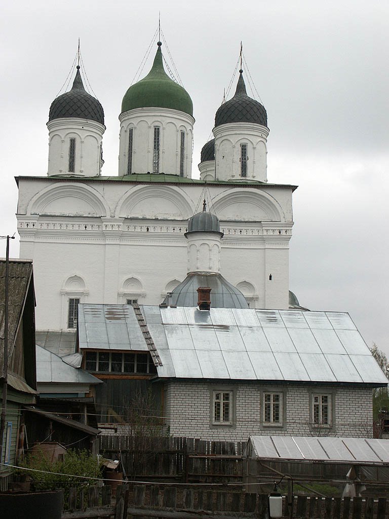 Россия: Нижегородская область: Балахна: церковь Рождества Христова; 10:38 09.05.2006