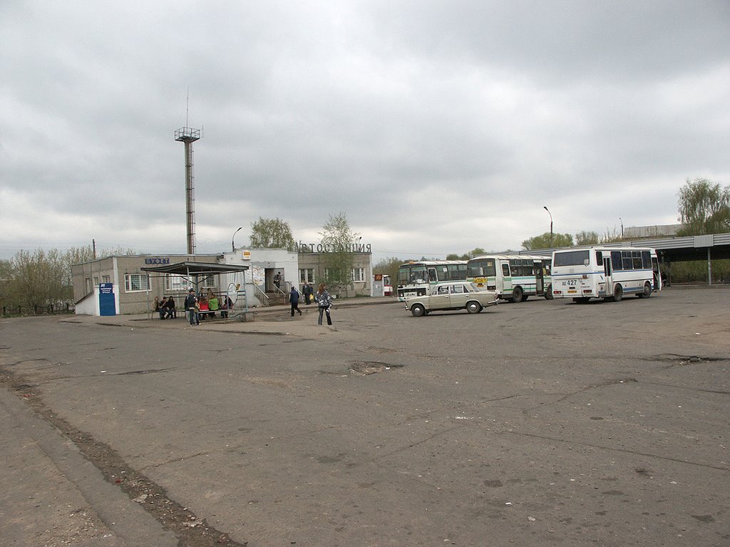 Россия: Нижегородская область: Балахна: автостанция; 11:41 09.05.2006
