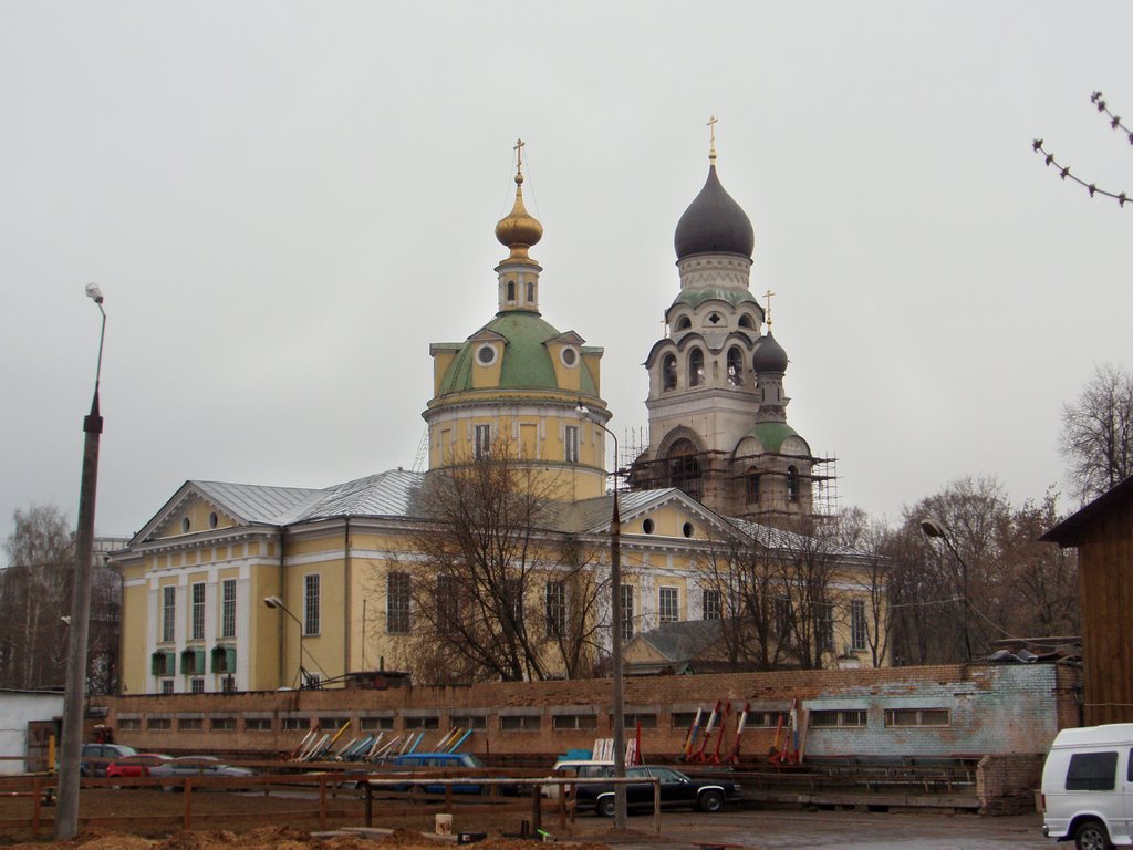 Кафедральный собор Покрова Пресвятой Богородицы на Рогожском кладбище и церковь Успения Пресвятой Богородицы в колокольне Рогожской общины