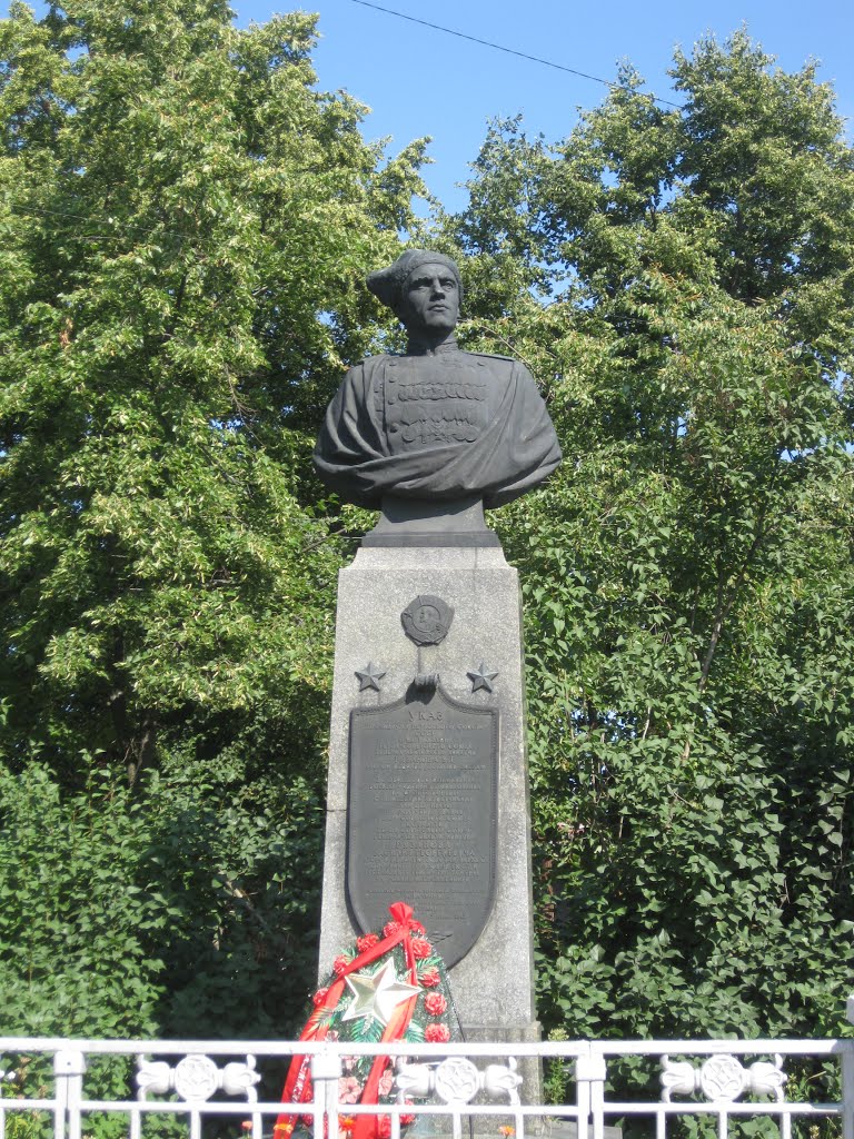 Большое Козино, паматник В.Г.Рязанову