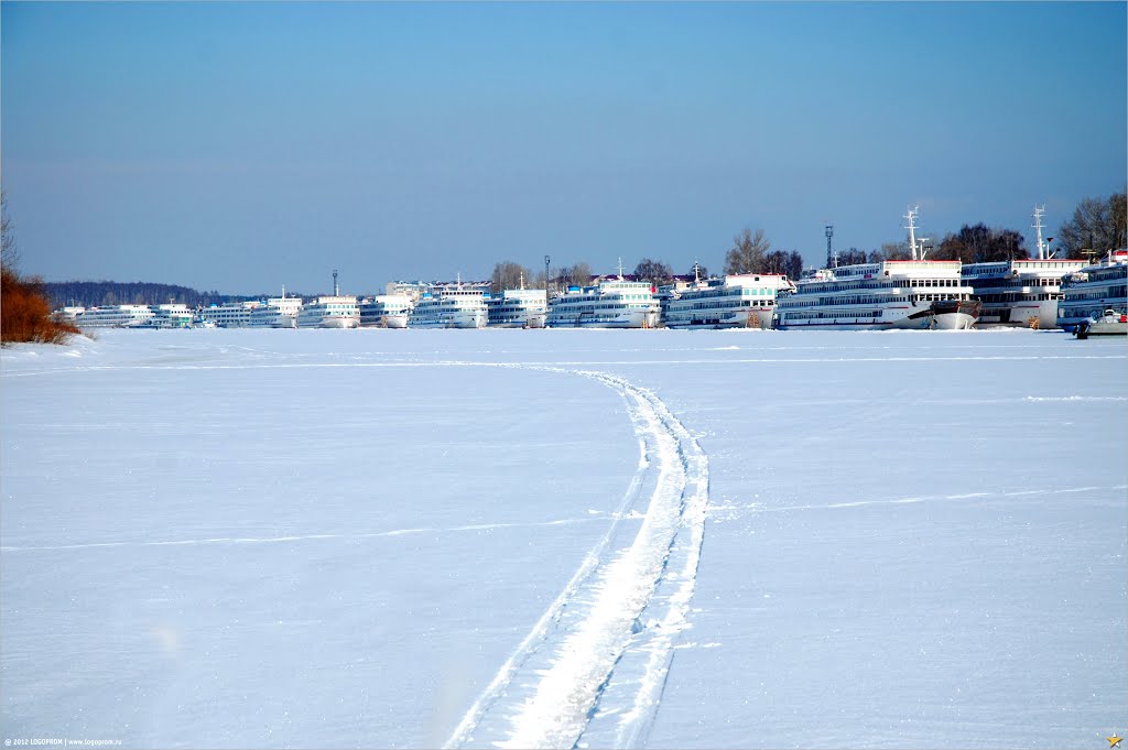 Теплоходы в Октябрьском // Motor Ships in Oktyabrsky Boatyard