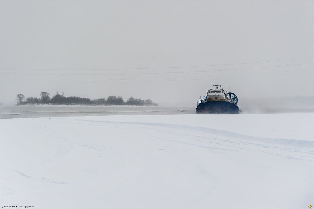 Testing Khivus-48 hovercraft in transit from water to ice // Испытания СВП Хивус-48 по переходу с воды на лед