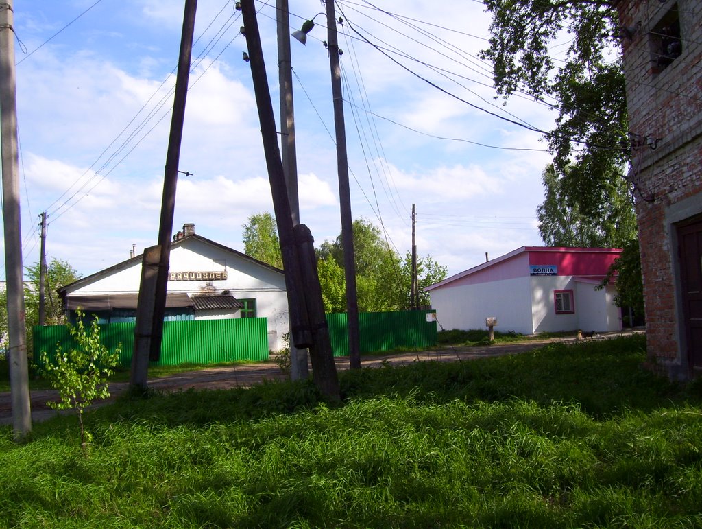 "Hot bread" kiosk and "Volna" café