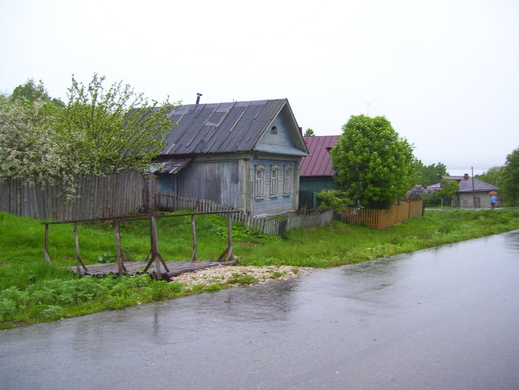 Houses on Sovetskaya St descent