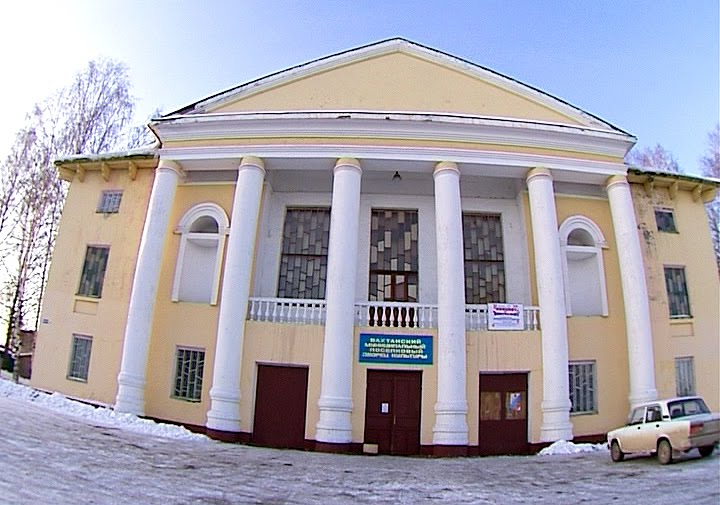 во дворце культуры есть хорошее кафе