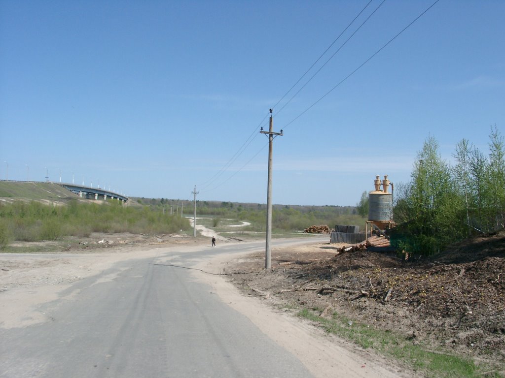 Рядом с мостом