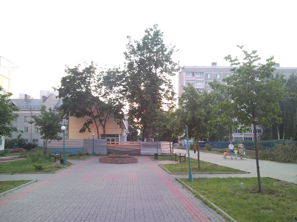 М-он Центральный, пешеходная улица