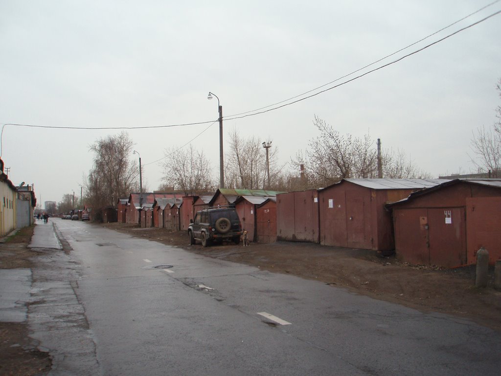Garages on 1st Kabelny street-side