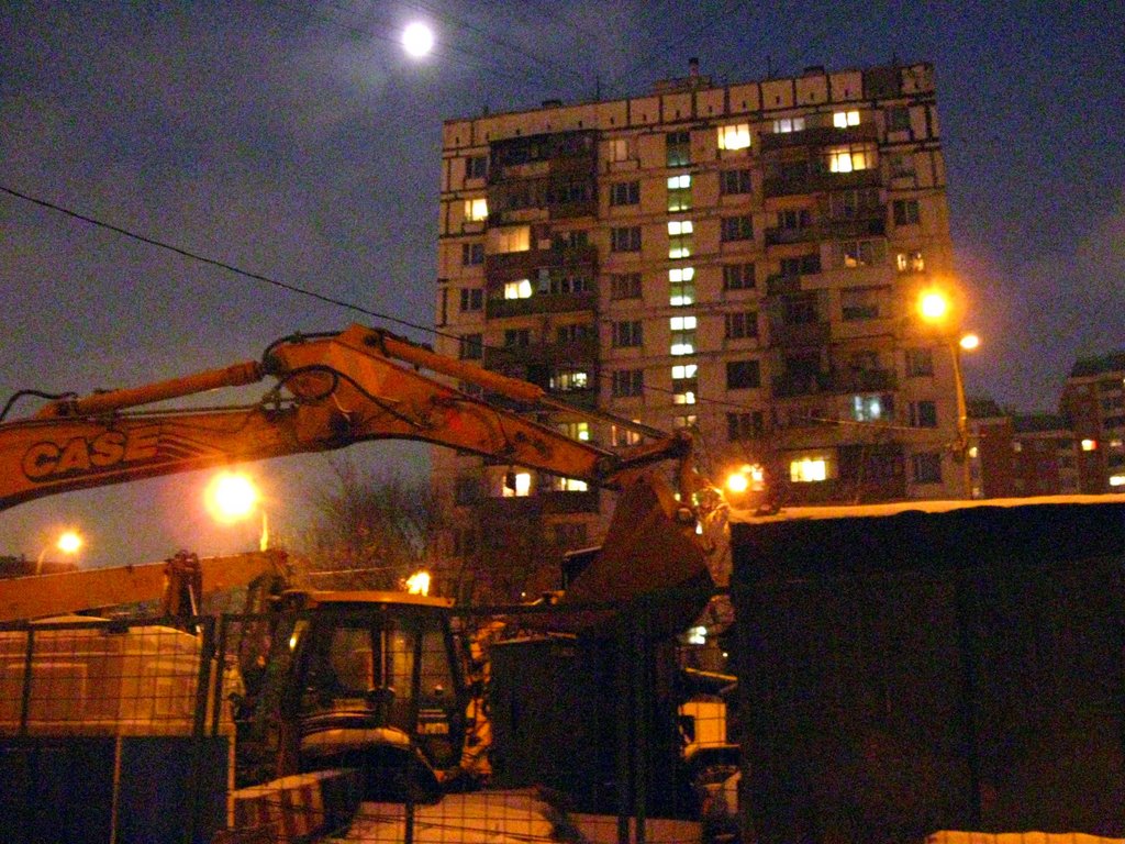 Ночной ремонт коммуникаций на Рабочей улице/The Nighttime repairs of service line in Rabochaja street.
