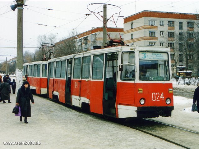KTM-5 am Bahnhof in Dzerzhinsk