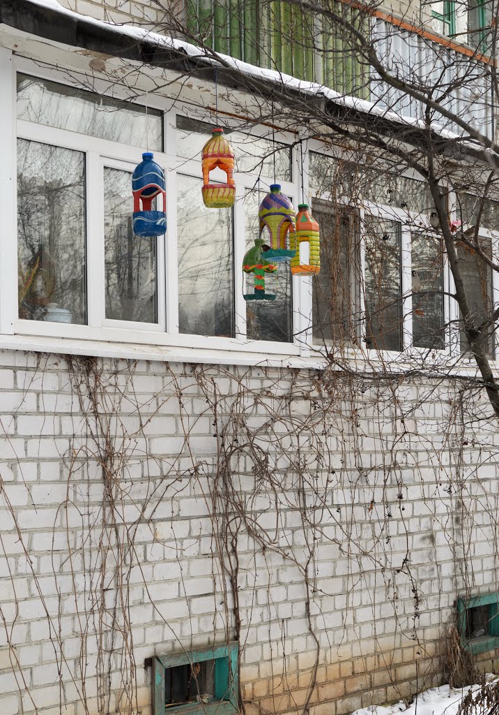 Zavolzhye. Feeder for birds.