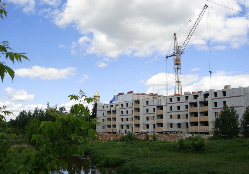 ГОРОД СТРОИТСЯ...