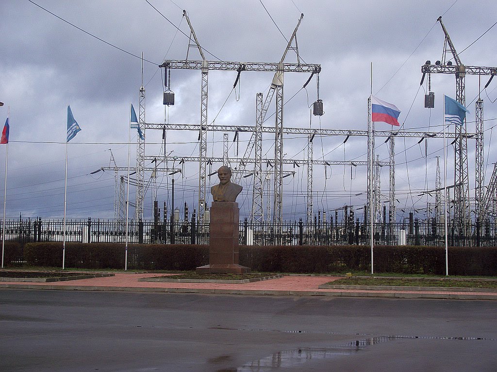 Бюст Ленину у Горьковской ГЭС
