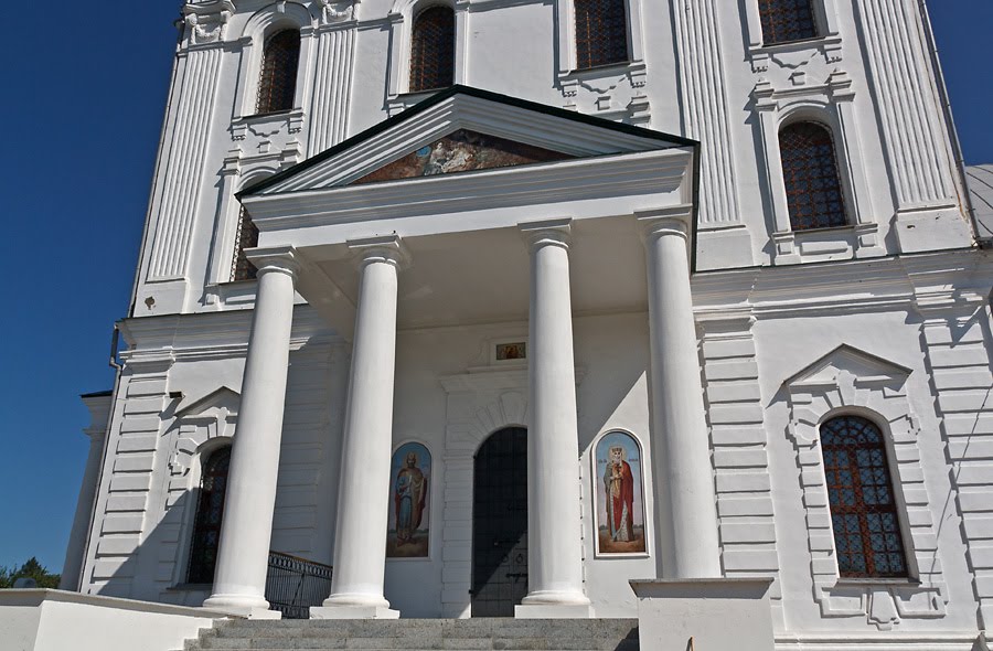 Вход в храм
