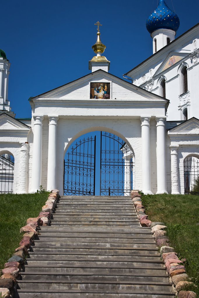 Вход в храм (2012.07.03)