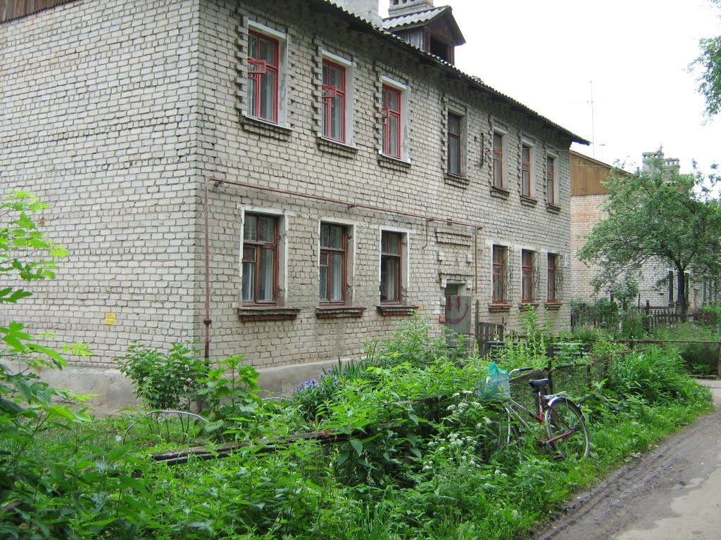 A Kstovo house (a quatruplex, actually)