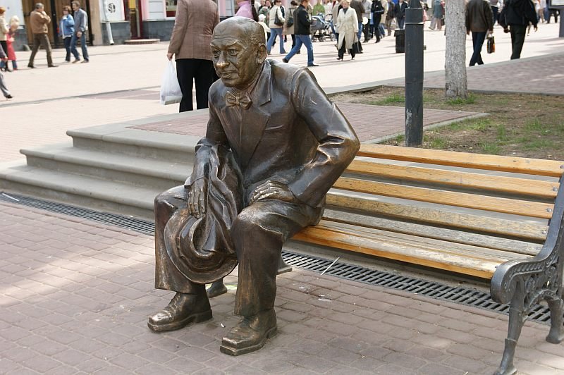 памятник Евстигнееву