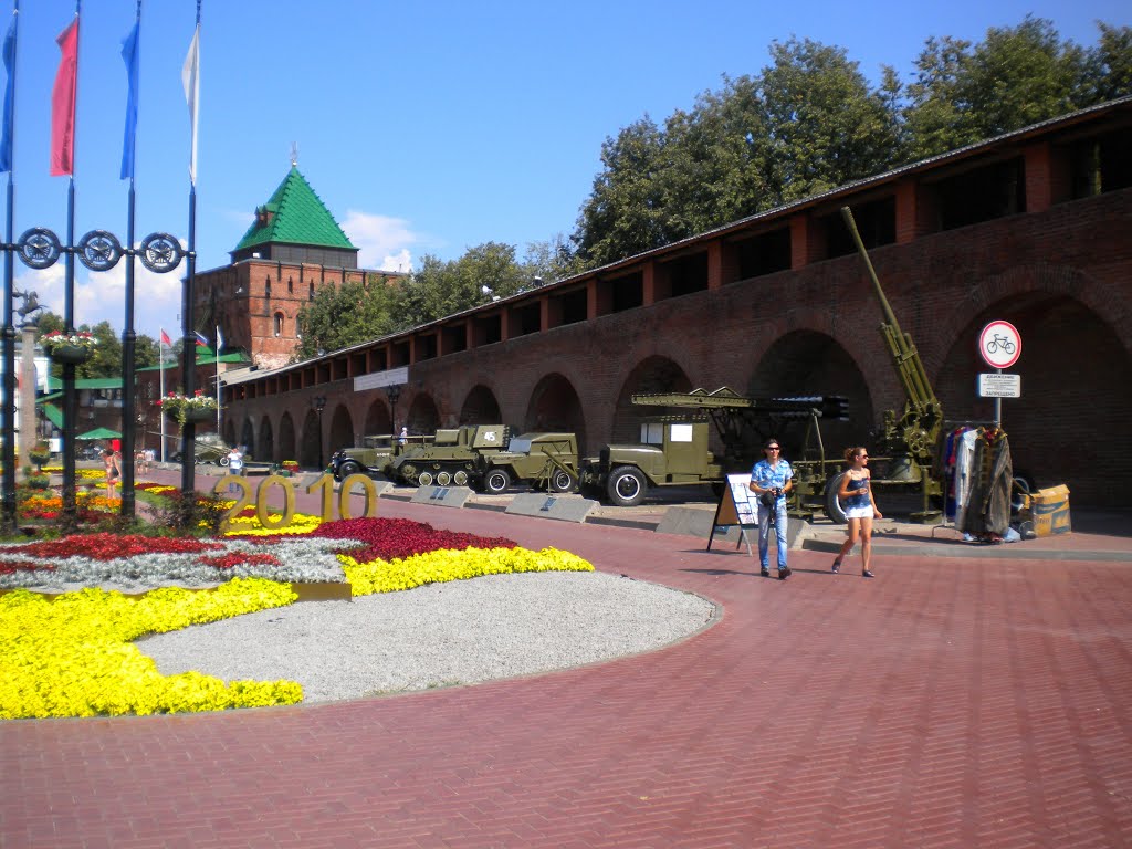 За кремлёвской стеной