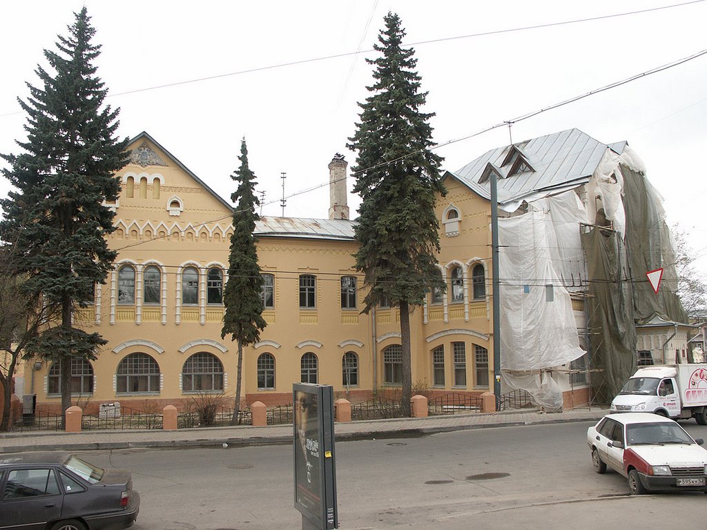 Россия: Нижний Новгород: Нижегородский район: ул.Пискунова / ул.Ульянова: бывшее здание Крестьянского поземельного банка (Дворец творчества юных им. В.П.Чкалова); 10:40 08.05.2006