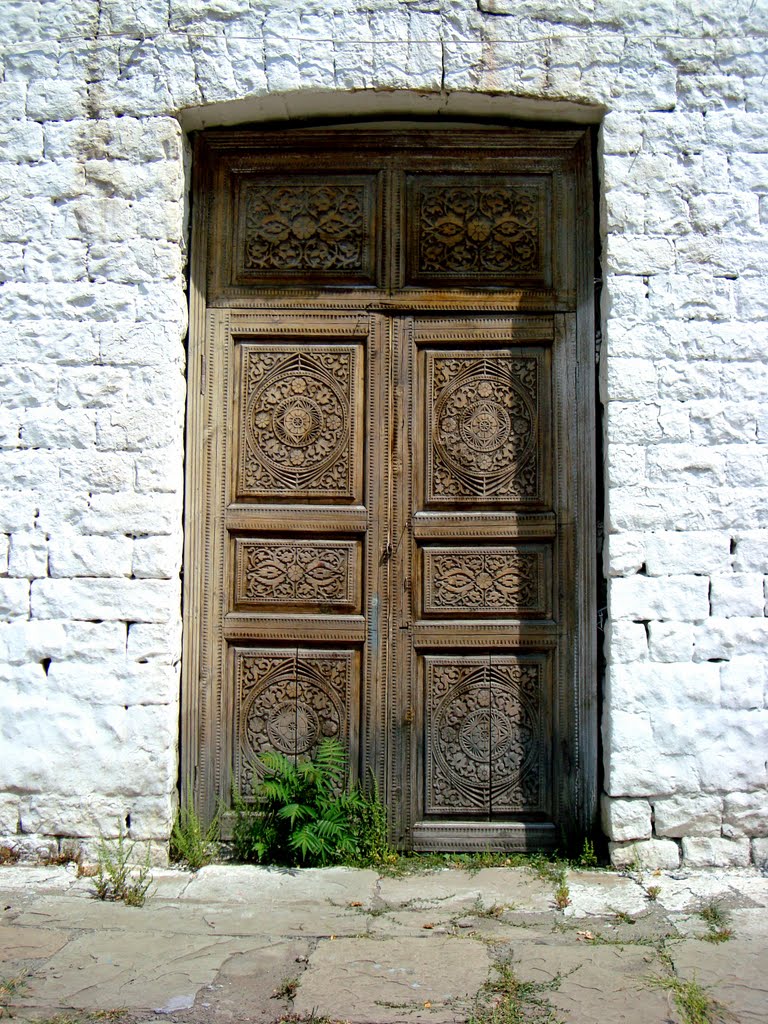 Akhty Door