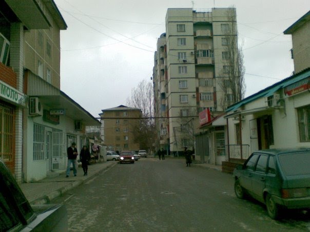Узкая улица