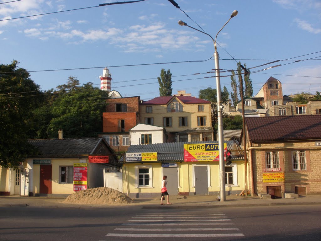 Холм Анжи-арка в лучах предзакатного солнца. Махачкала, август 2009 г.