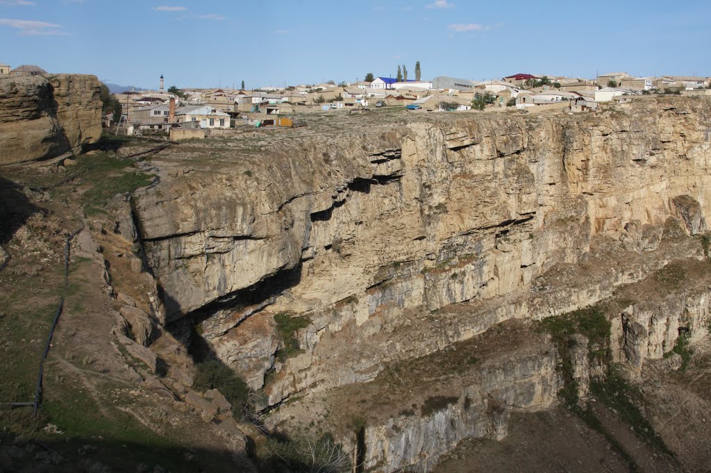 Дагестан. Хунзах. На краю пропасти. Dagestan. Khunzakh. On the brink.